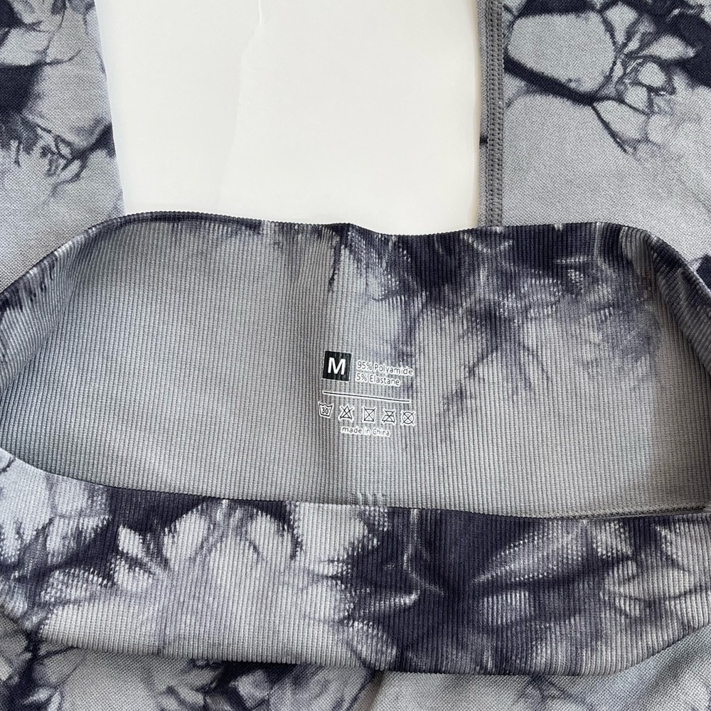 Tie Dye activewear leggings with scrunch bottoms - Picture 3 of 4